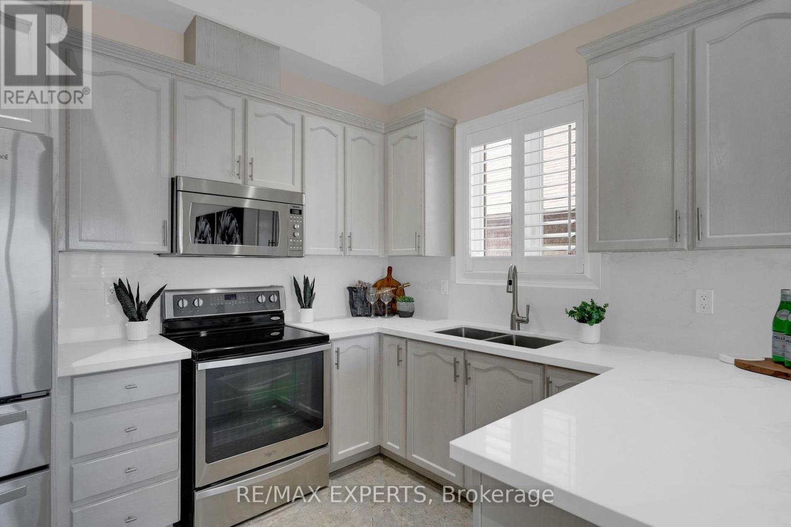 57 Hopkins Crescent N, Bradford West Gwillimbury, Ontario  L3Z 0R7 - Photo 16 - N12976914