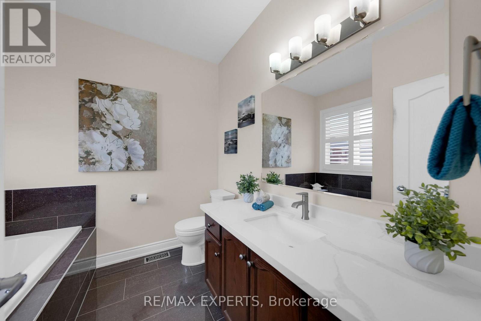 57 Hopkins Crescent N, Bradford West Gwillimbury, Ontario  L3Z 0R7 - Photo 27 - N12976914