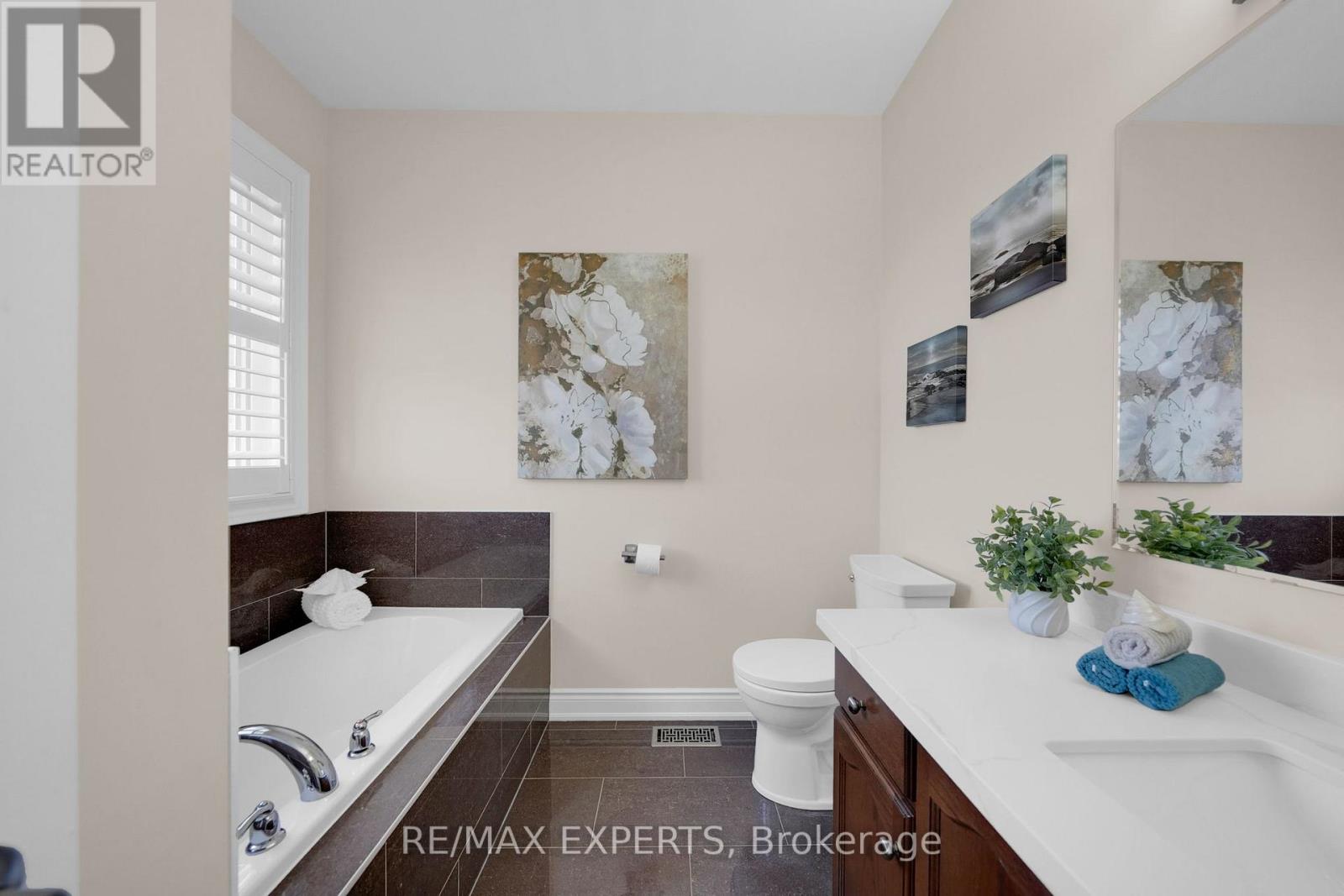 57 Hopkins Crescent N, Bradford West Gwillimbury, Ontario  L3Z 0R7 - Photo 29 - N12976914