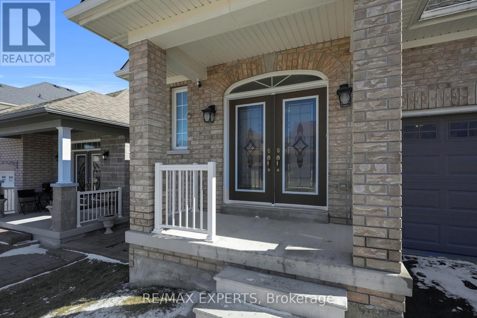 57 Hopkins Crescent N, Bradford West Gwillimbury, Ontario  L3Z 0R7 - Photo 3 - N12976914