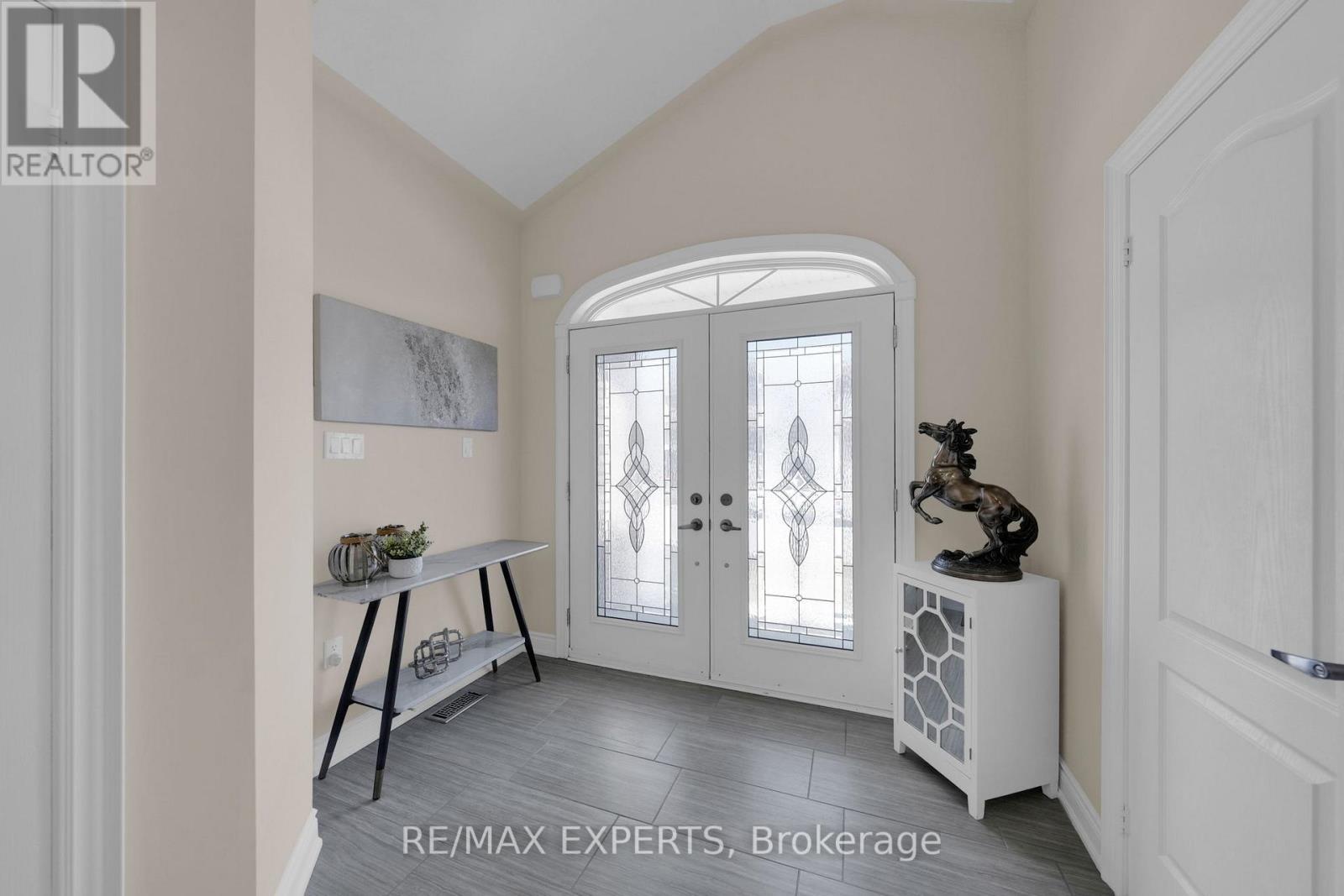 57 Hopkins Crescent N, Bradford West Gwillimbury, Ontario  L3Z 0R7 - Photo 5 - N12976914