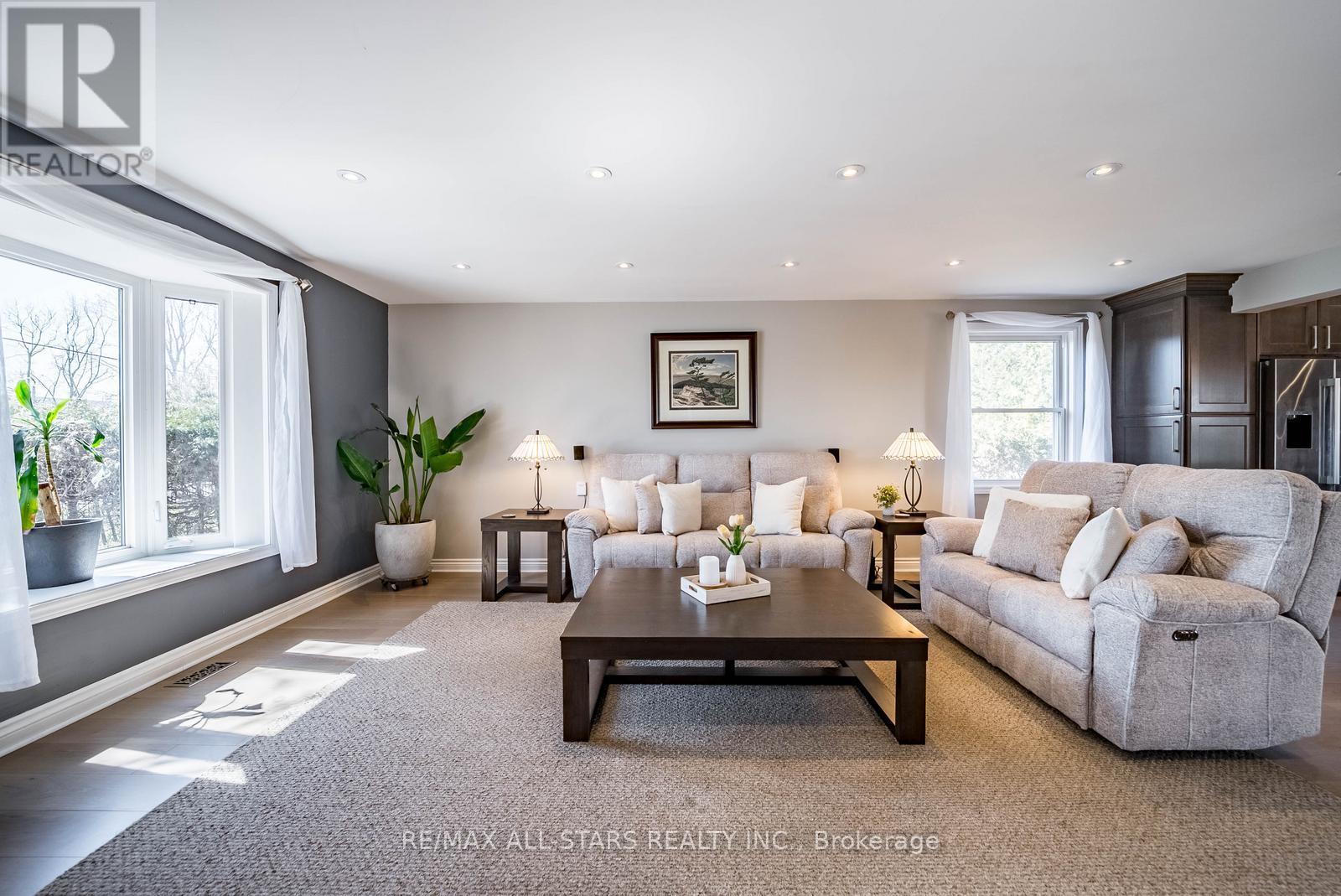 263 Sunset Boulevard, Whitchurch-Stouffville, Ontario  L4A 3R1 - Photo 7 - N12976916