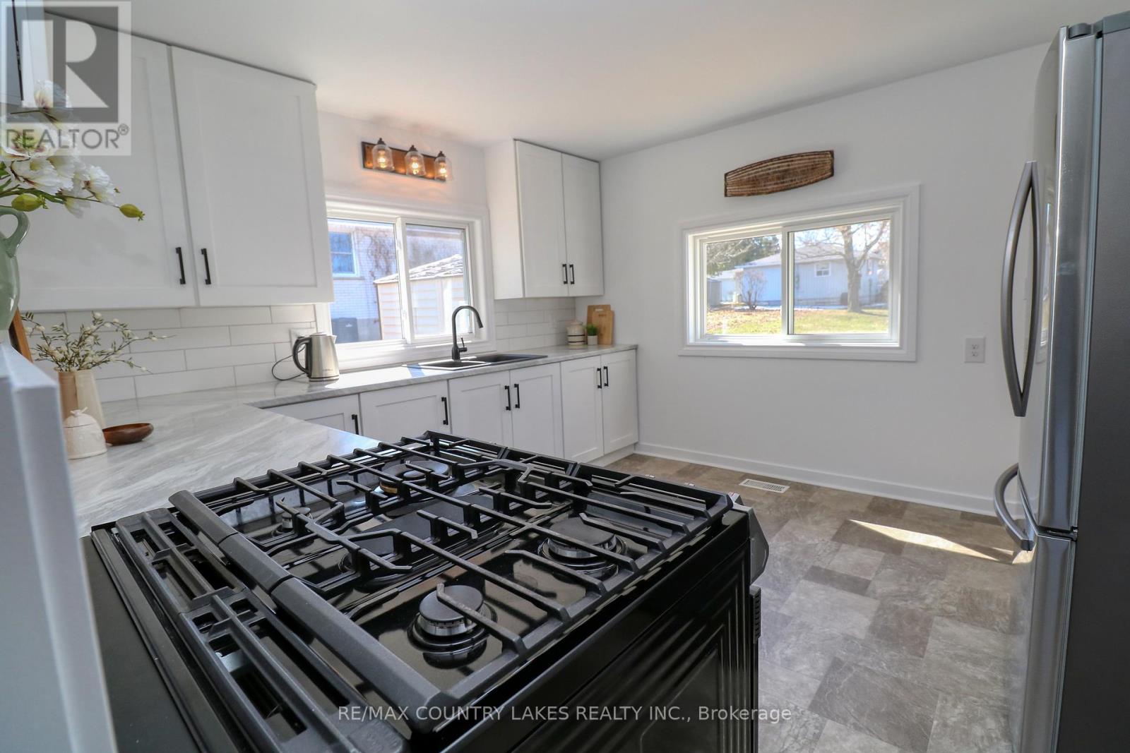 379 Church Street, Brock, Ontario  L0K 1A0 - Photo 7 - N12977038