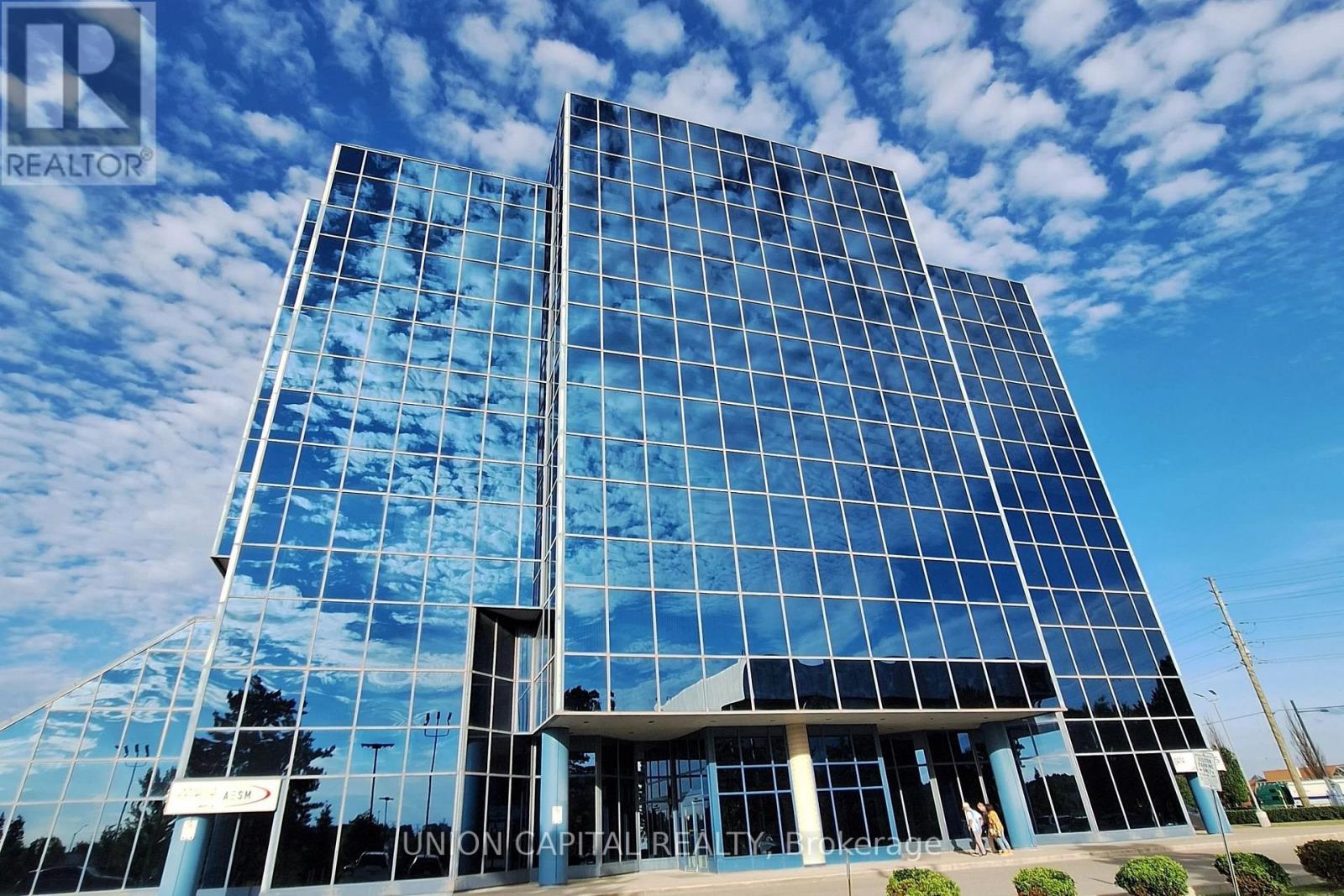 411 - 15 Wertheim Court, Richmond Hill, Ontario  L4B 3H7 - Photo 2 - N12977084