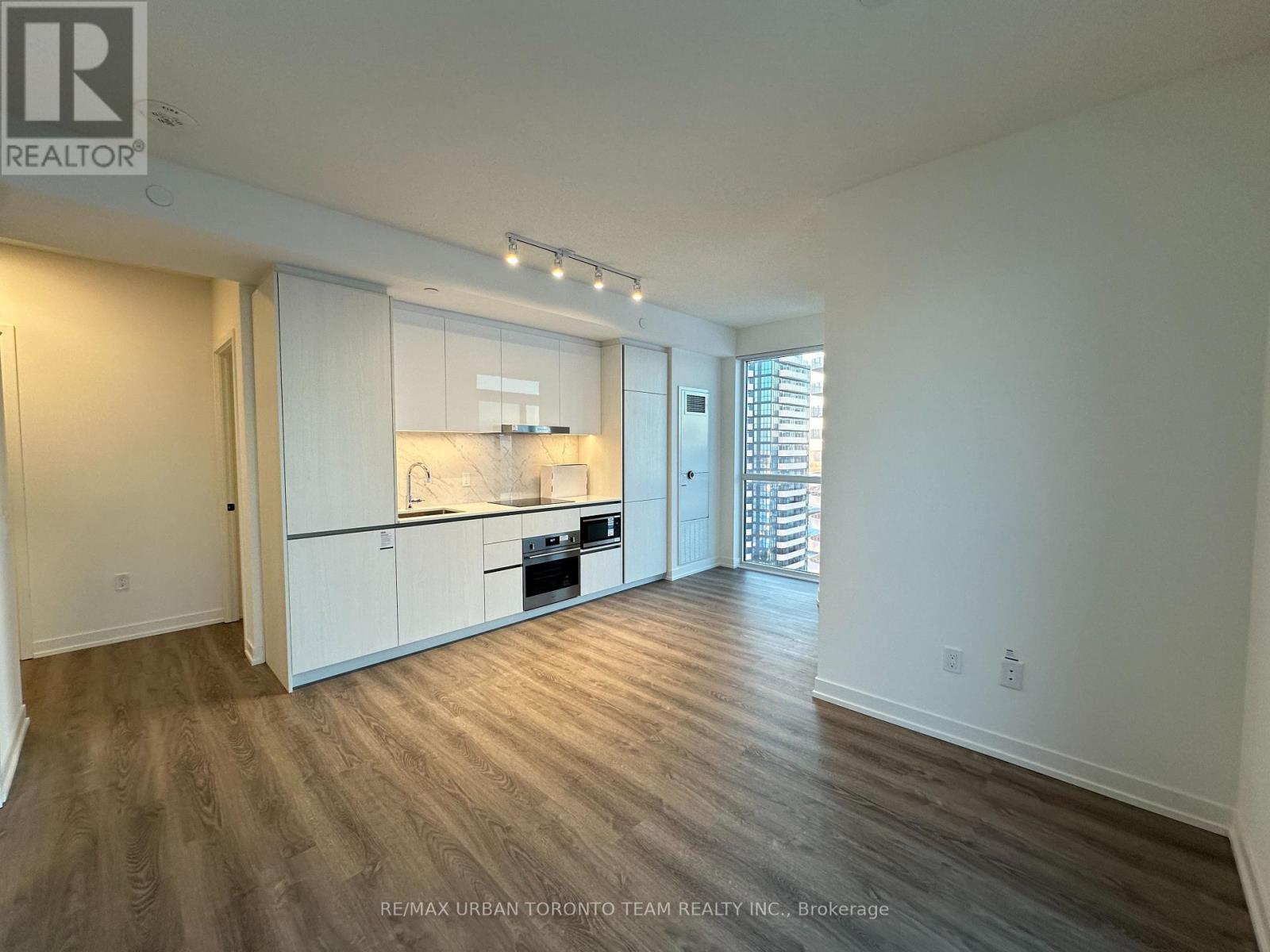 4102 - 8 Interchange Way, Vaughan, Ontario  L4K 5Z7 - Photo 4 - N12977096