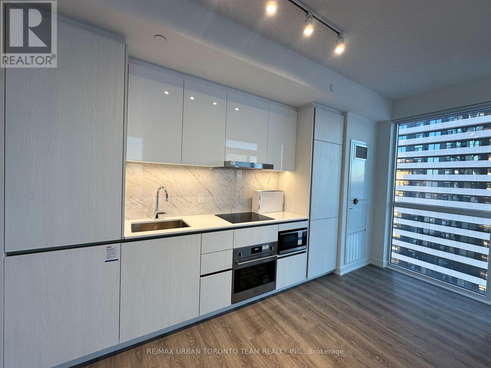 4102 - 8 Interchange Way, Vaughan, Ontario  L4K 5Z7 - Photo 5 - N12977096