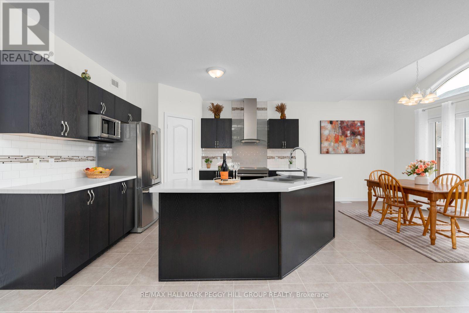 11 Arnold Crescent, Essa, Ontario  L3W 0P9 - Photo 3 - N12977098