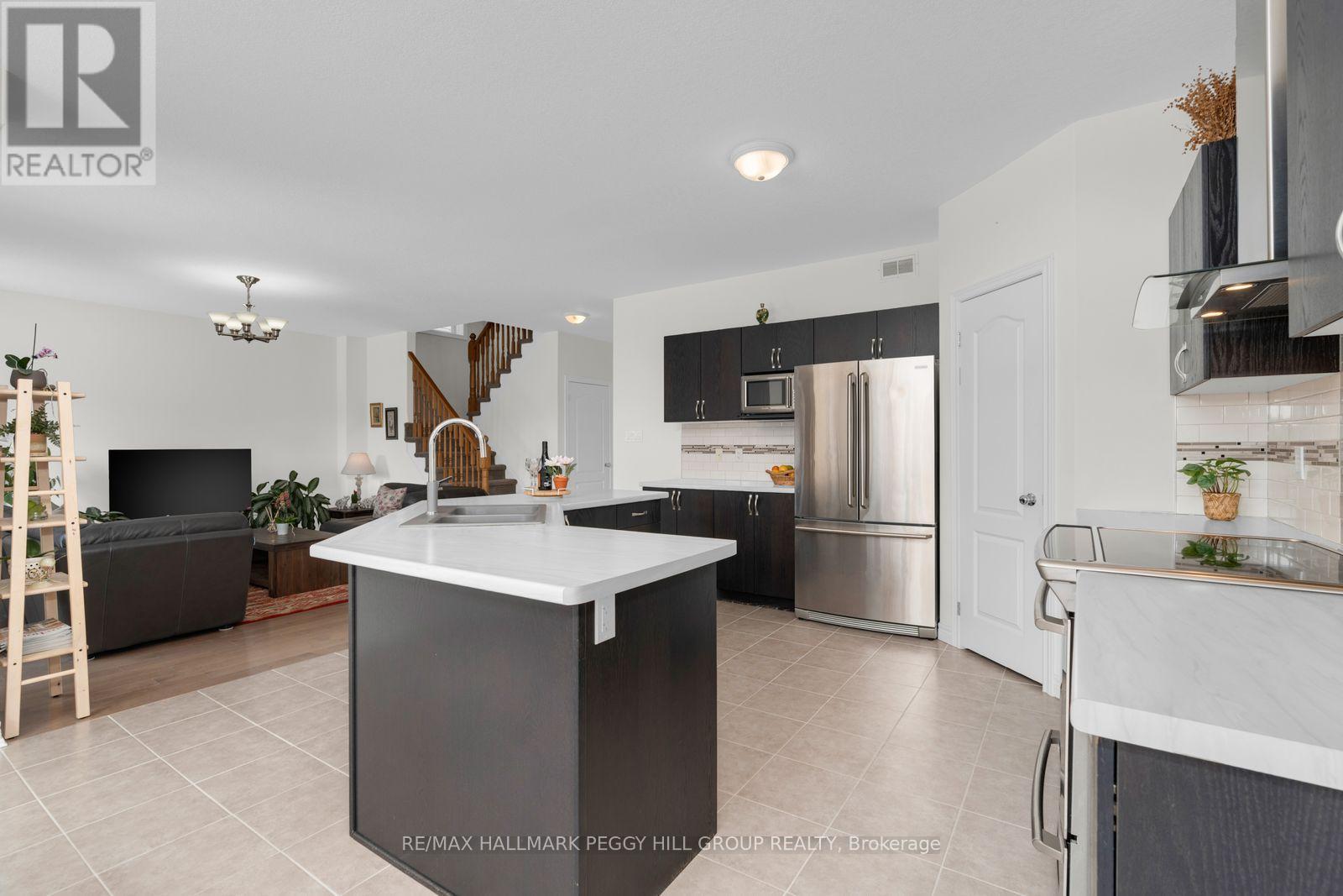 11 Arnold Crescent, Essa, Ontario  L3W 0P9 - Photo 5 - N12977098