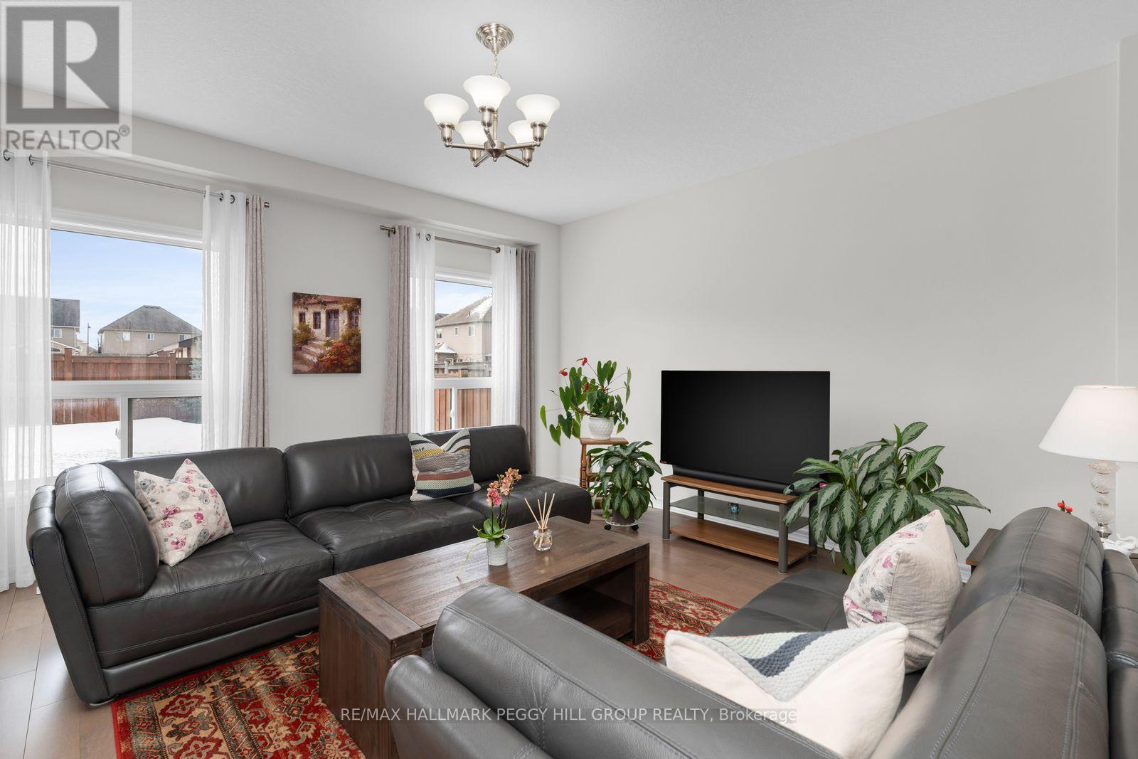 11 Arnold Crescent, Essa, Ontario  L3W 0P9 - Photo 6 - N12977098