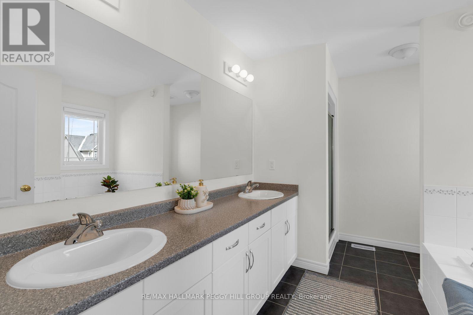 11 Arnold Crescent, Essa, Ontario  L3W 0P9 - Photo 8 - N12977098