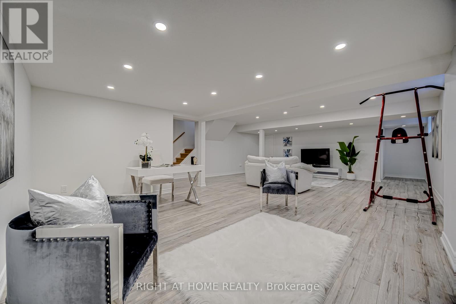 10 Holm Crescent, Markham, Ontario  L3T 5J3 - Photo 25 - N12973962