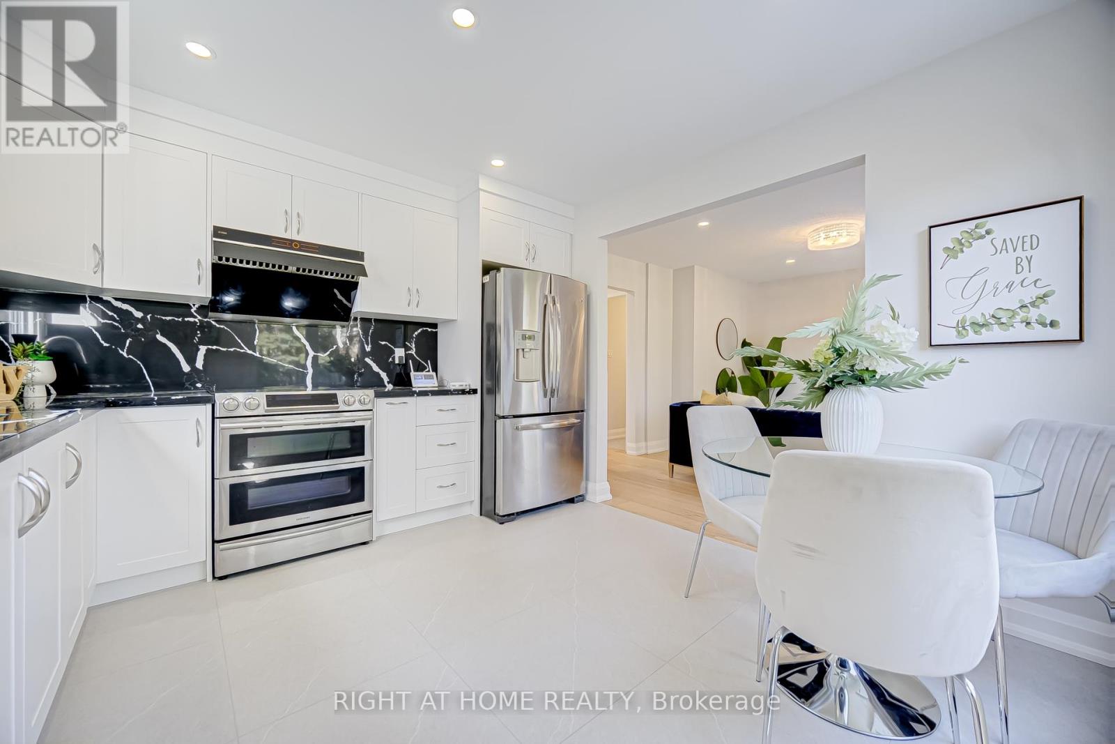 10 Holm Crescent, Markham, Ontario  L3T 5J3 - Photo 12 - N12973962