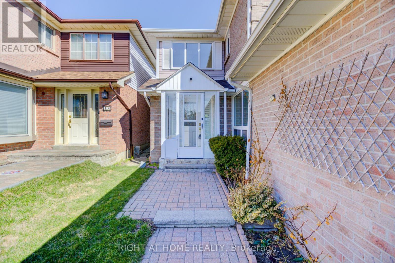 10 Holm Crescent, Markham, Ontario  L3T 5J3 - Photo 2 - N12973962