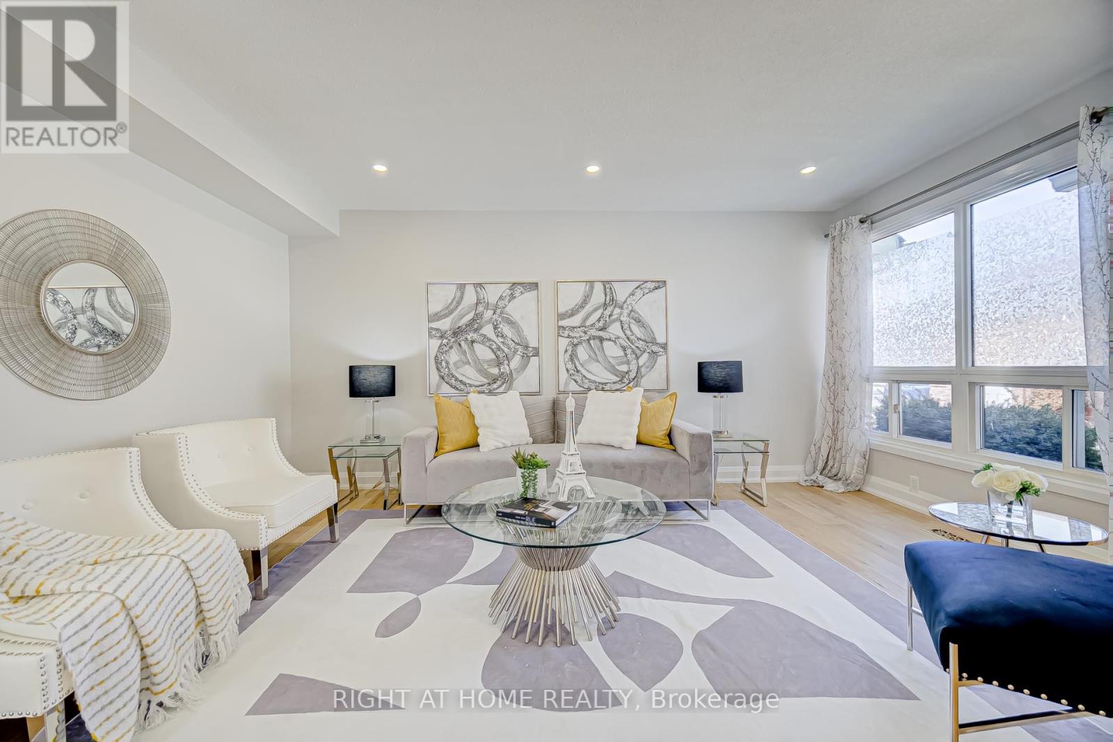 10 Holm Crescent, Markham, Ontario  L3T 5J3 - Photo 5 - N12973962