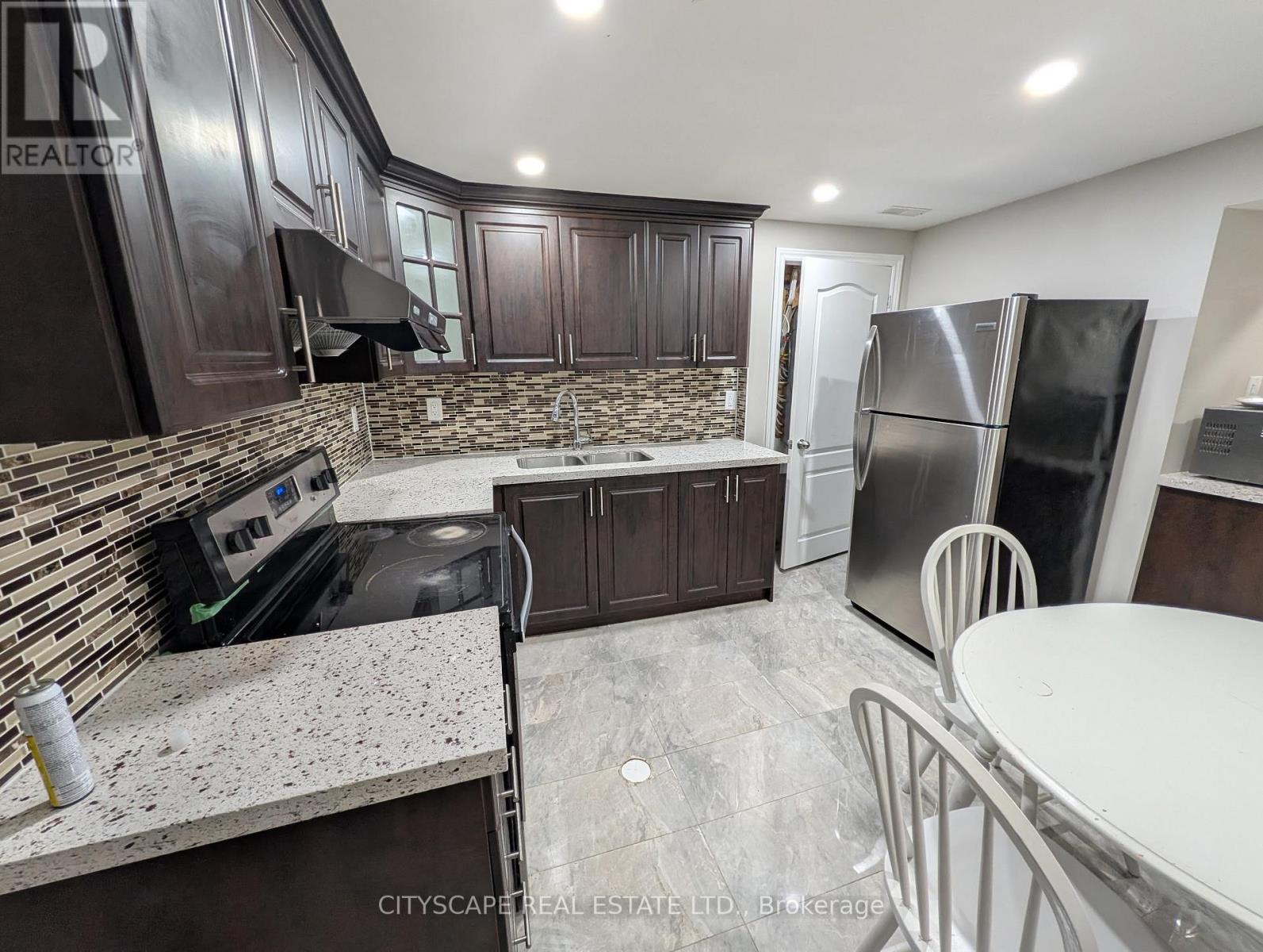 90 Maddybeth Crescent, Brampton, Ontario  L7A 3J3 - Photo 11 - W12973596