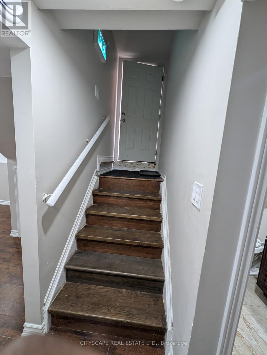 90 Maddybeth Crescent, Brampton, Ontario  L7A 3J3 - Photo 13 - W12973596