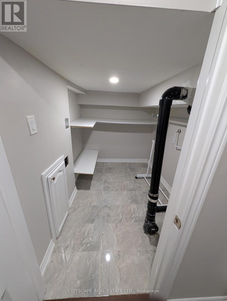 90 Maddybeth Crescent, Brampton, Ontario  L7A 3J3 - Photo 9 - W12973596