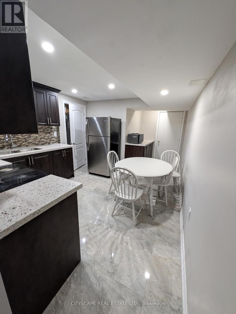 90 Maddybeth Crescent, Brampton, Ontario  L7A 3J3 - Photo 8 - W12973596