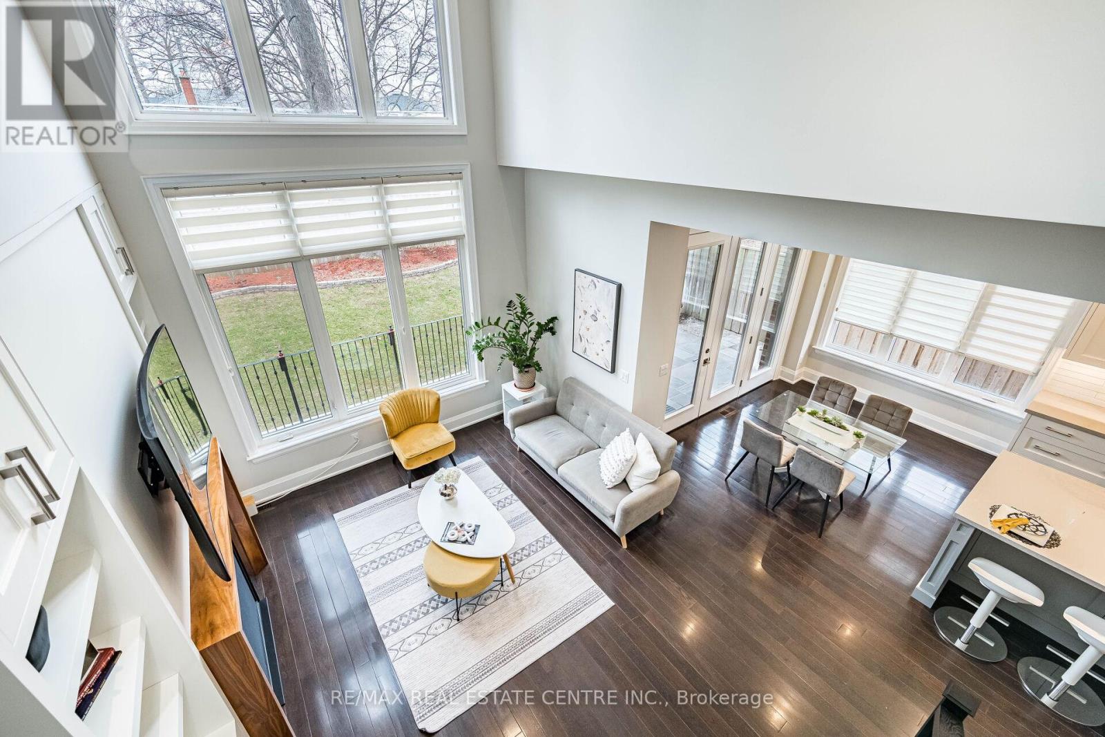 105 Eaglewood Boulevard, Mississauga (Mineola), Ontario  L5G 1V8 - Photo 6 - W12971498