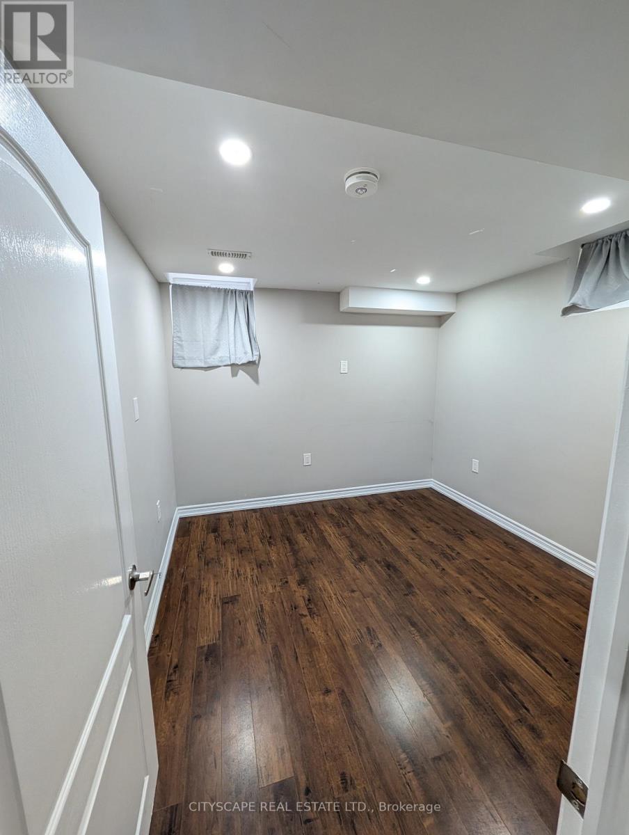 90 Maddybeth Crescent, Brampton, Ontario  L7A 3J3 - Photo 3 - W12973596