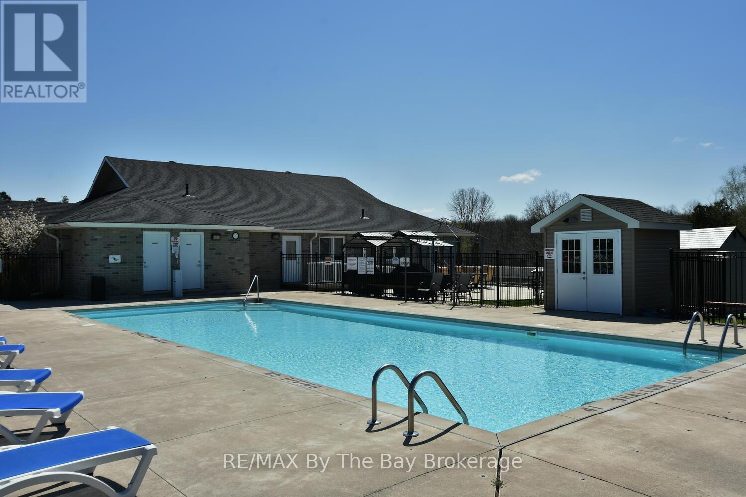 1 Golf Avenue, Wasaga Beach, Ontario  L9Z 1K2 - Photo 22 - S12976030