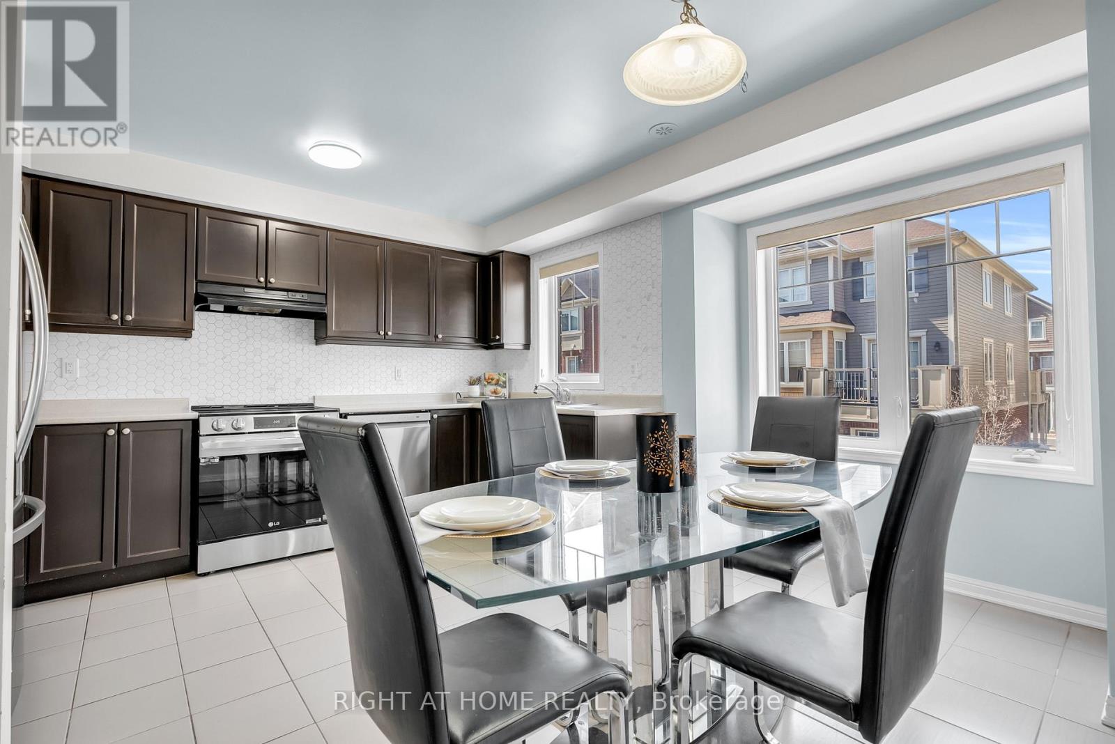 54 - 6020 Derry Road, Milton, Ontario  L9T 8L6 - Photo 9 - W12976798