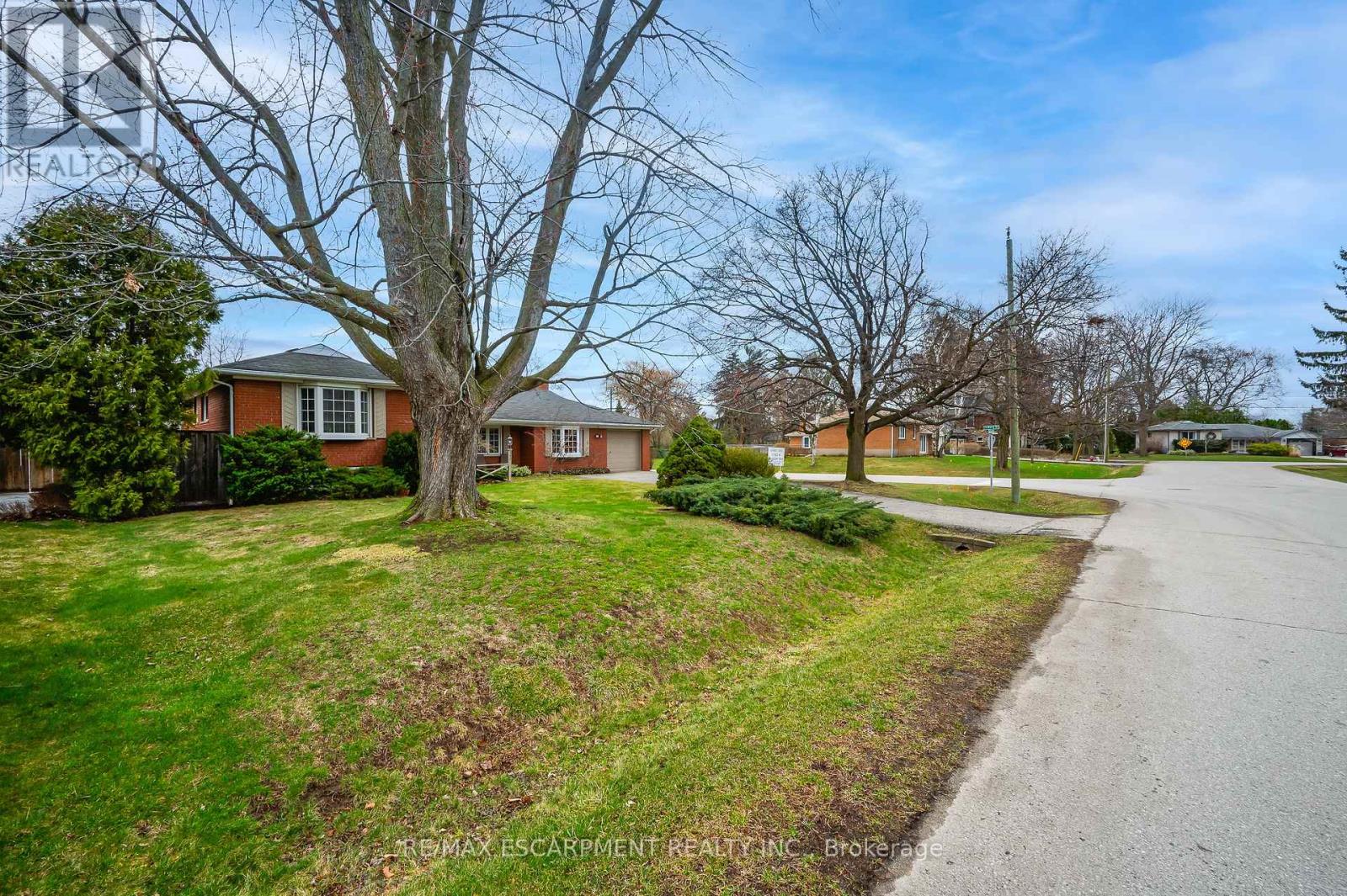 345 Sandlewood Road, Oakville, Ontario  L6L 3S1 - Photo 2 - W12976824