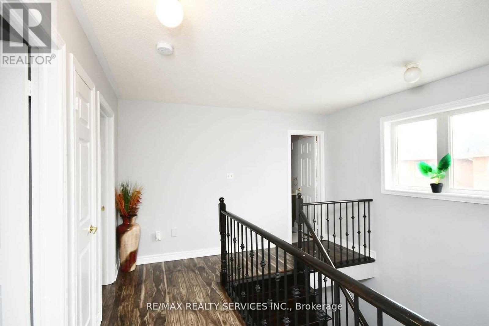 17 Eagle Plains (Upper) Drive, Brampton, Ontario  L6R 3M6 - Photo 13 - W12976830