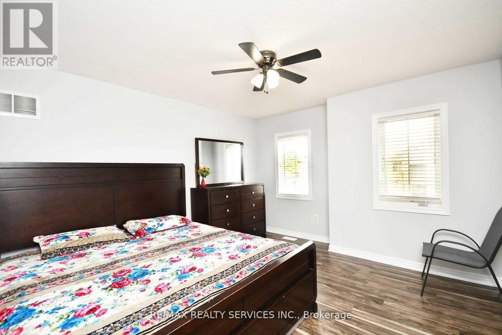 17 Eagle Plains (Upper) Drive, Brampton, Ontario  L6R 3M6 - Photo 15 - W12976830