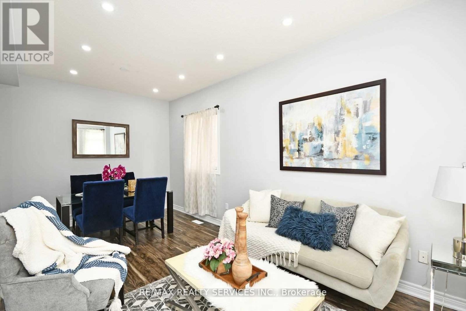 17 Eagle Plains (Upper) Drive, Brampton, Ontario  L6R 3M6 - Photo 5 - W12976830