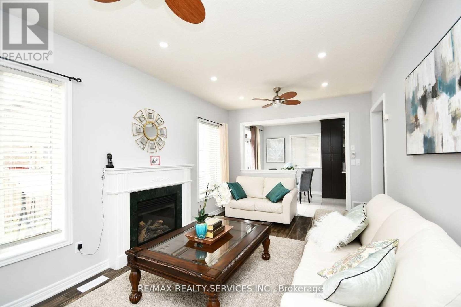 17 Eagle Plains (Upper) Drive, Brampton, Ontario  L6R 3M6 - Photo 7 - W12976830