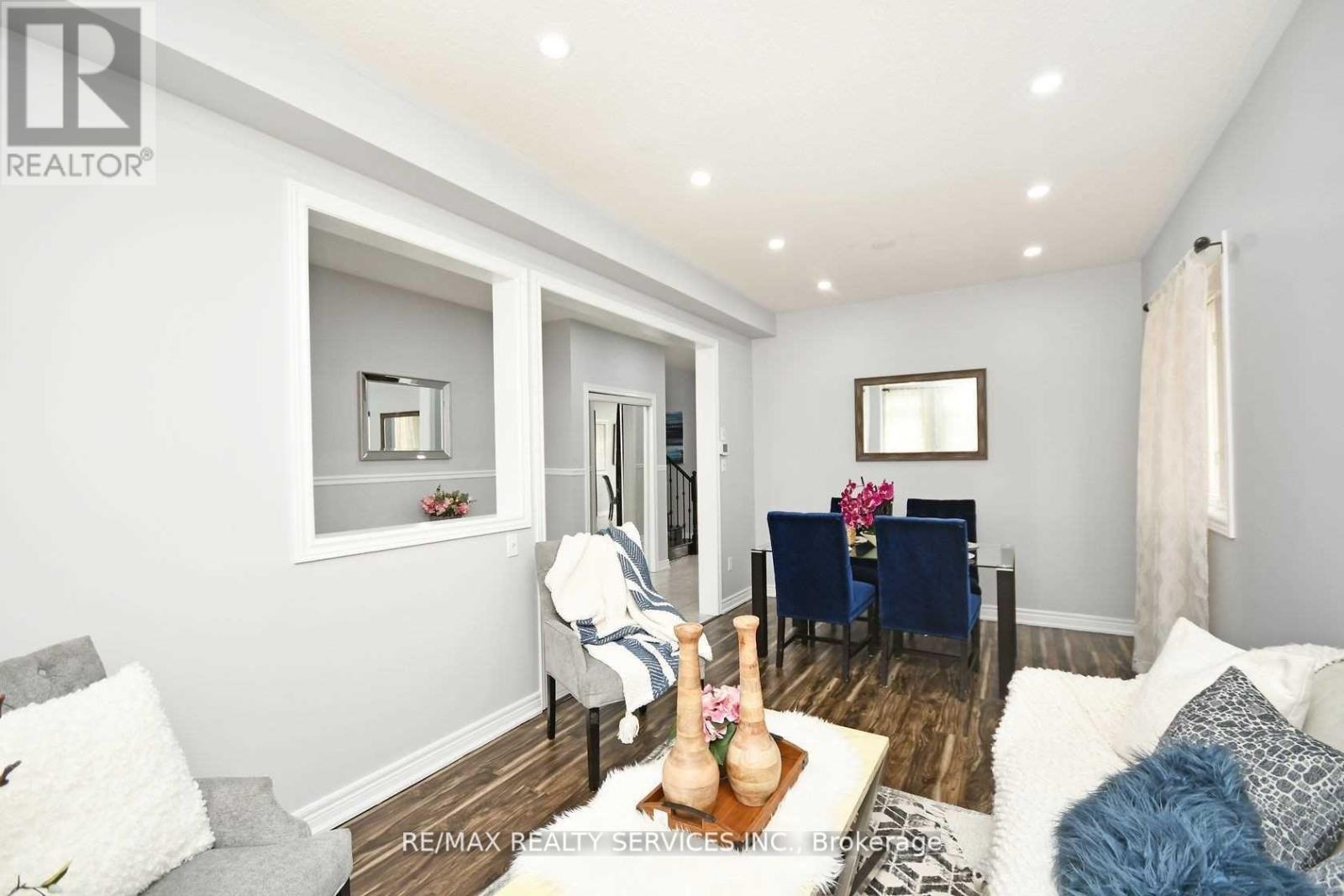 17 Eagle Plains (Upper) Drive, Brampton, Ontario  L6R 3M6 - Photo 8 - W12976830