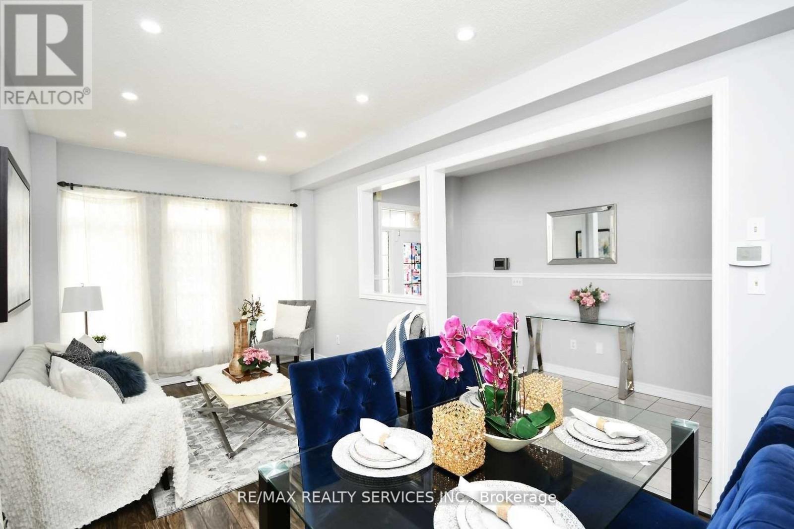 17 Eagle Plains (Upper) Drive, Brampton, Ontario  L6R 3M6 - Photo 9 - W12976830