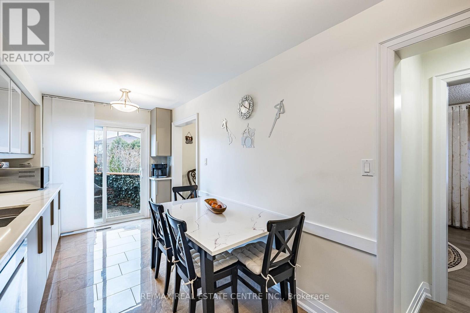 6340 Longspur Road, Mississauga, Ontario  L5N 6G8 - Photo 11 - W12976858