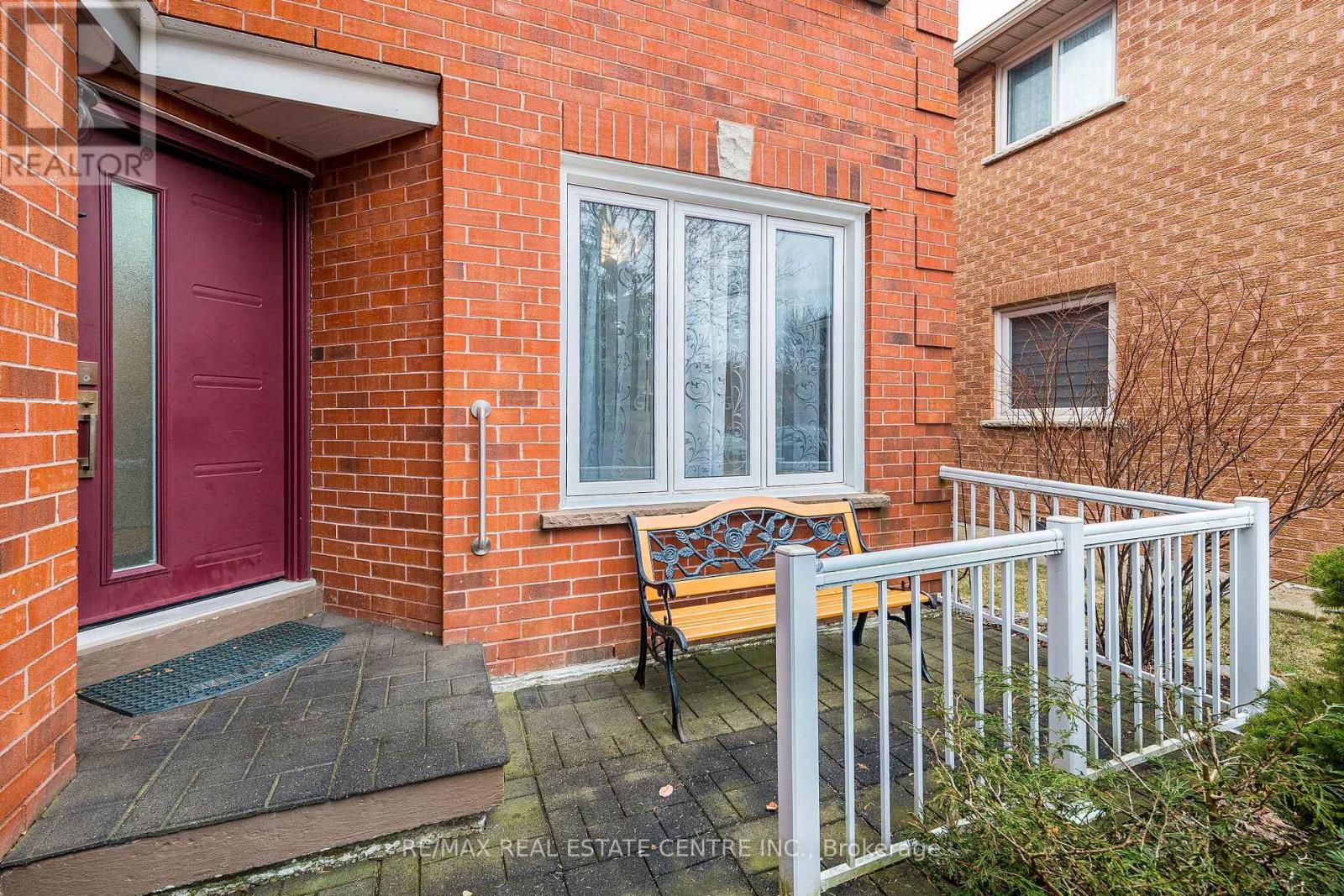 6340 Longspur Road, Mississauga, Ontario  L5N 6G8 - Photo 2 - W12976858