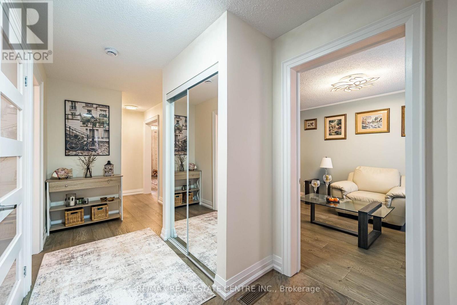 6340 Longspur Road, Mississauga, Ontario  L5N 6G8 - Photo 3 - W12976858