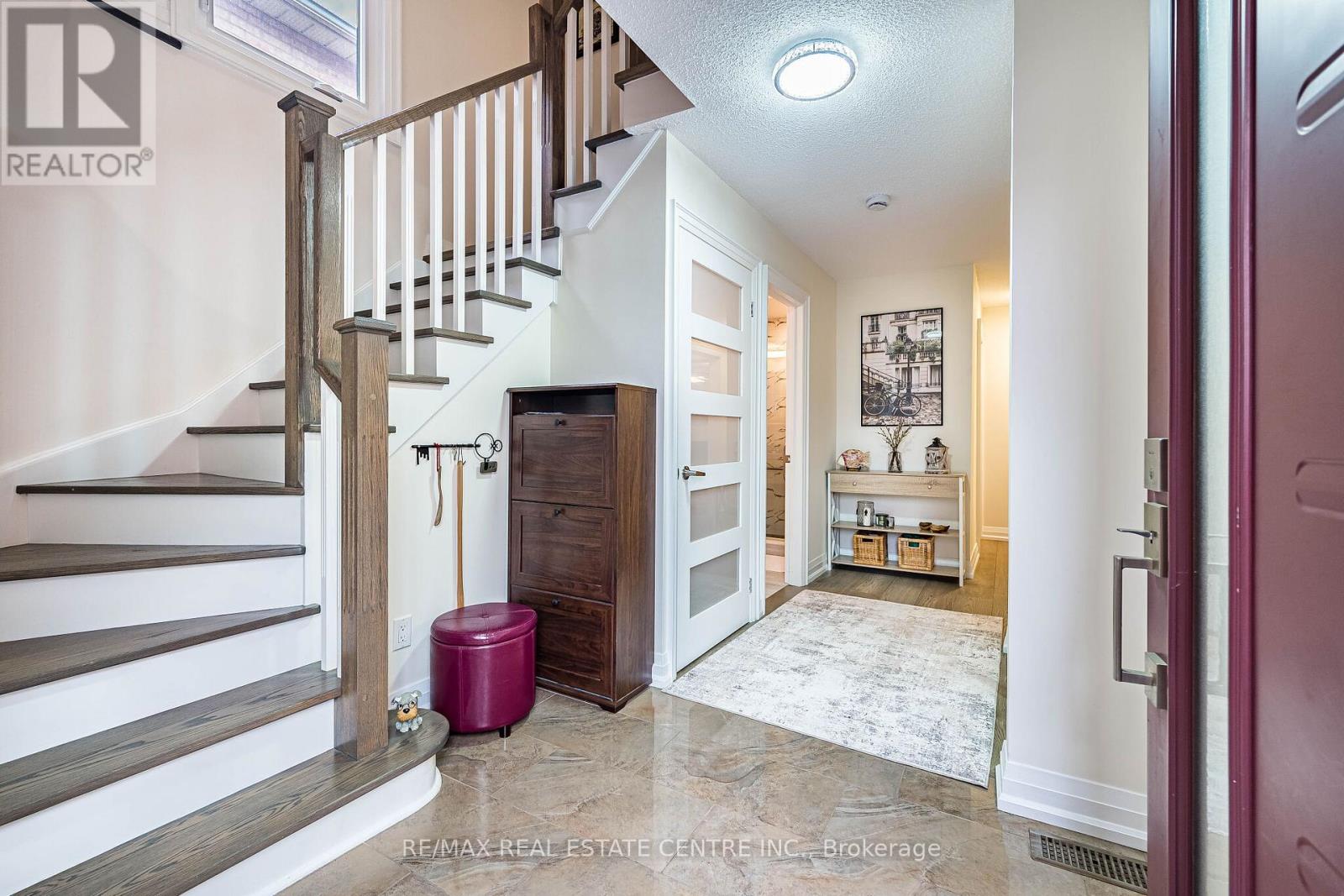 6340 Longspur Road, Mississauga, Ontario  L5N 6G8 - Photo 4 - W12976858