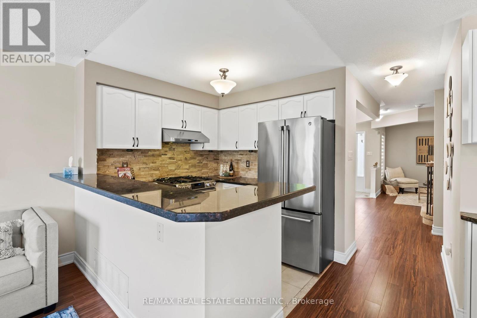 2879 Westbury Court, Mississauga, Ontario  L5M 6B3 - Photo 10 - W12976870