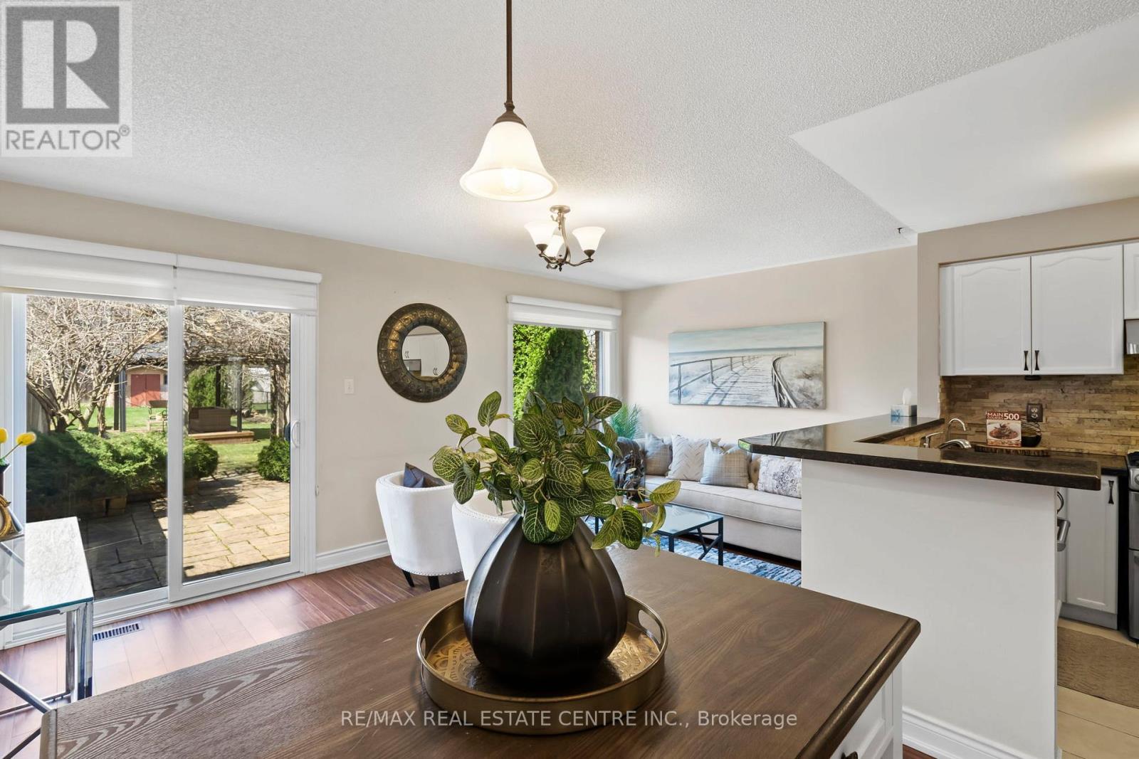 2879 Westbury Court, Mississauga, Ontario  L5M 6B3 - Photo 13 - W12976870