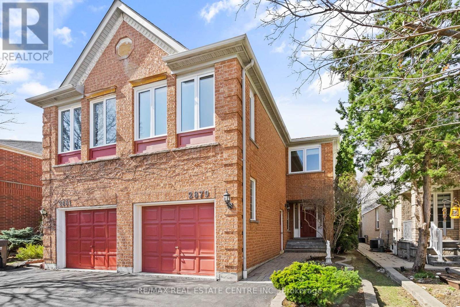 2879 Westbury Court, Mississauga, Ontario  L5M 6B3 - Photo 2 - W12976870