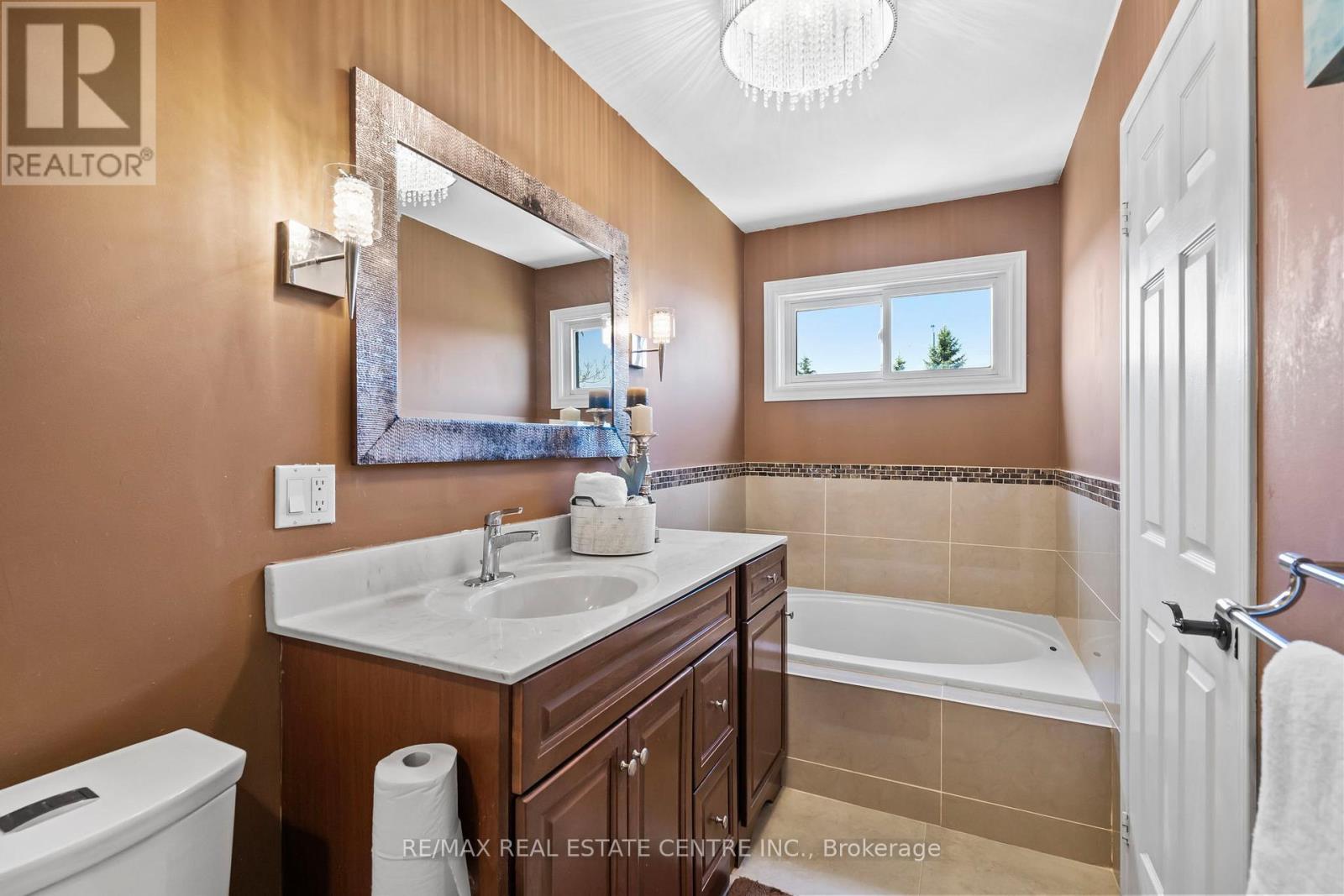 2879 Westbury Court, Mississauga, Ontario  L5M 6B3 - Photo 22 - W12976870