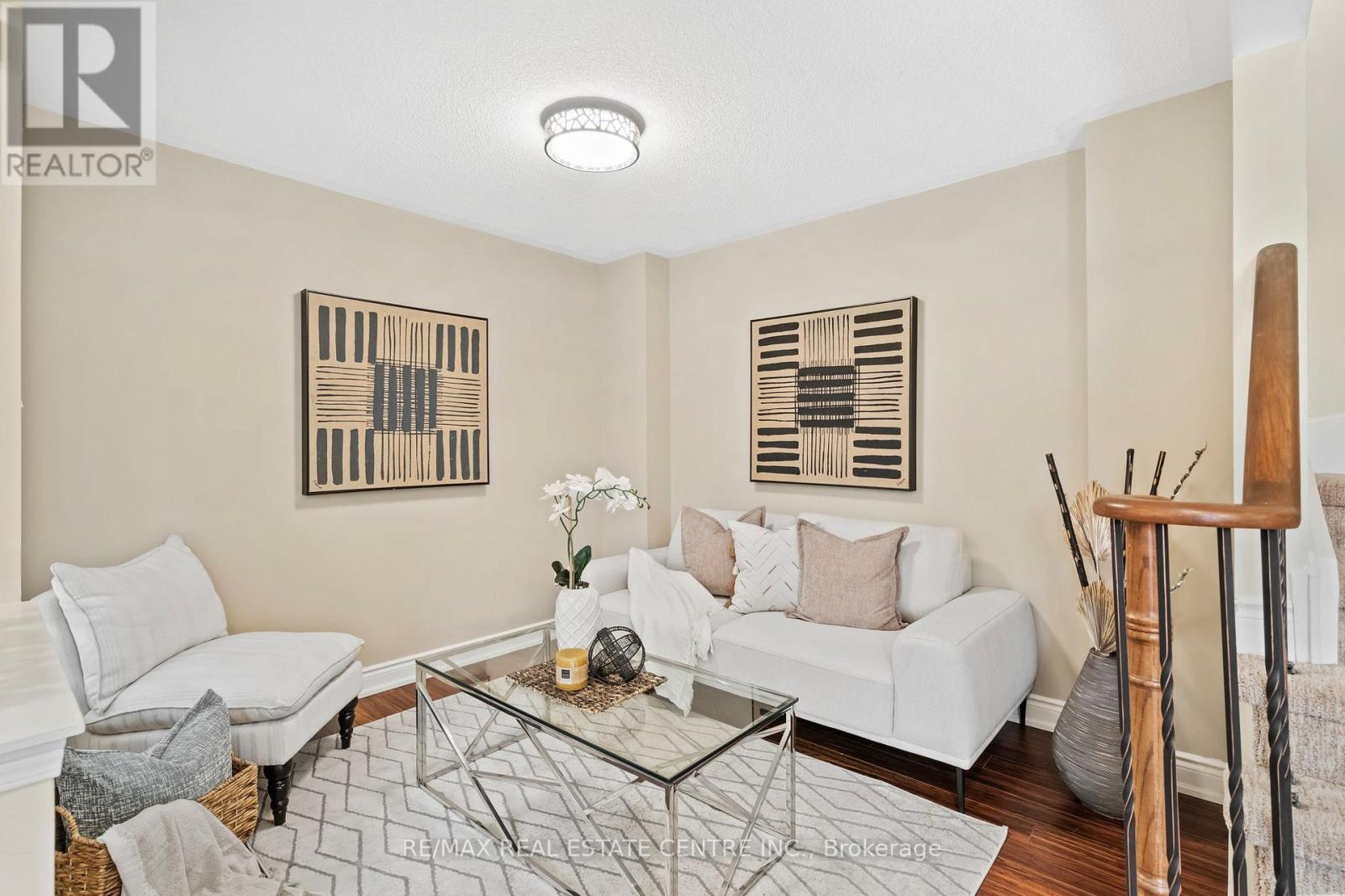 2879 Westbury Court, Mississauga, Ontario  L5M 6B3 - Photo 4 - W12976870