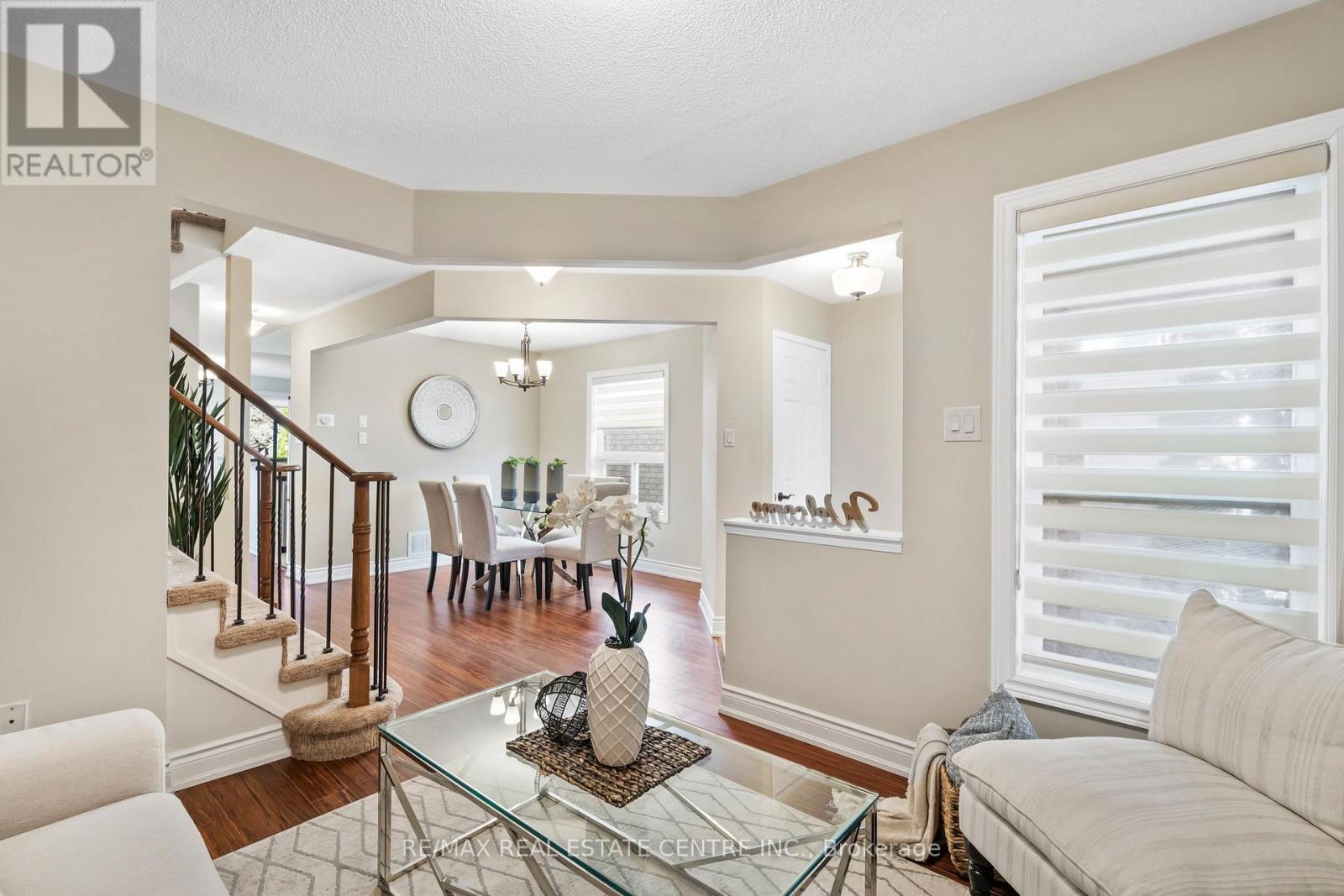 2879 Westbury Court, Mississauga, Ontario  L5M 6B3 - Photo 5 - W12976870