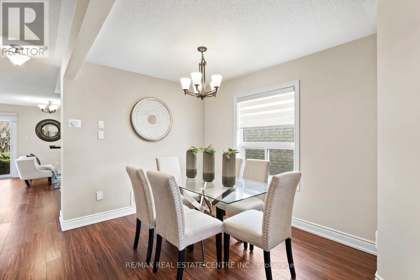 2879 Westbury Court, Mississauga, Ontario  L5M 6B3 - Photo 6 - W12976870