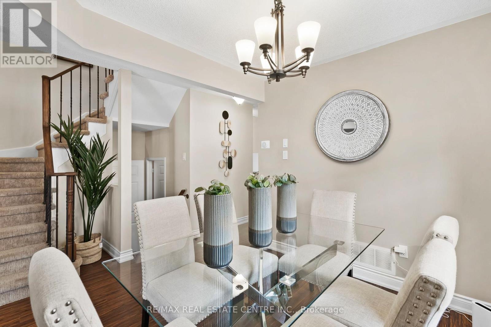 2879 Westbury Court, Mississauga, Ontario  L5M 6B3 - Photo 7 - W12976870