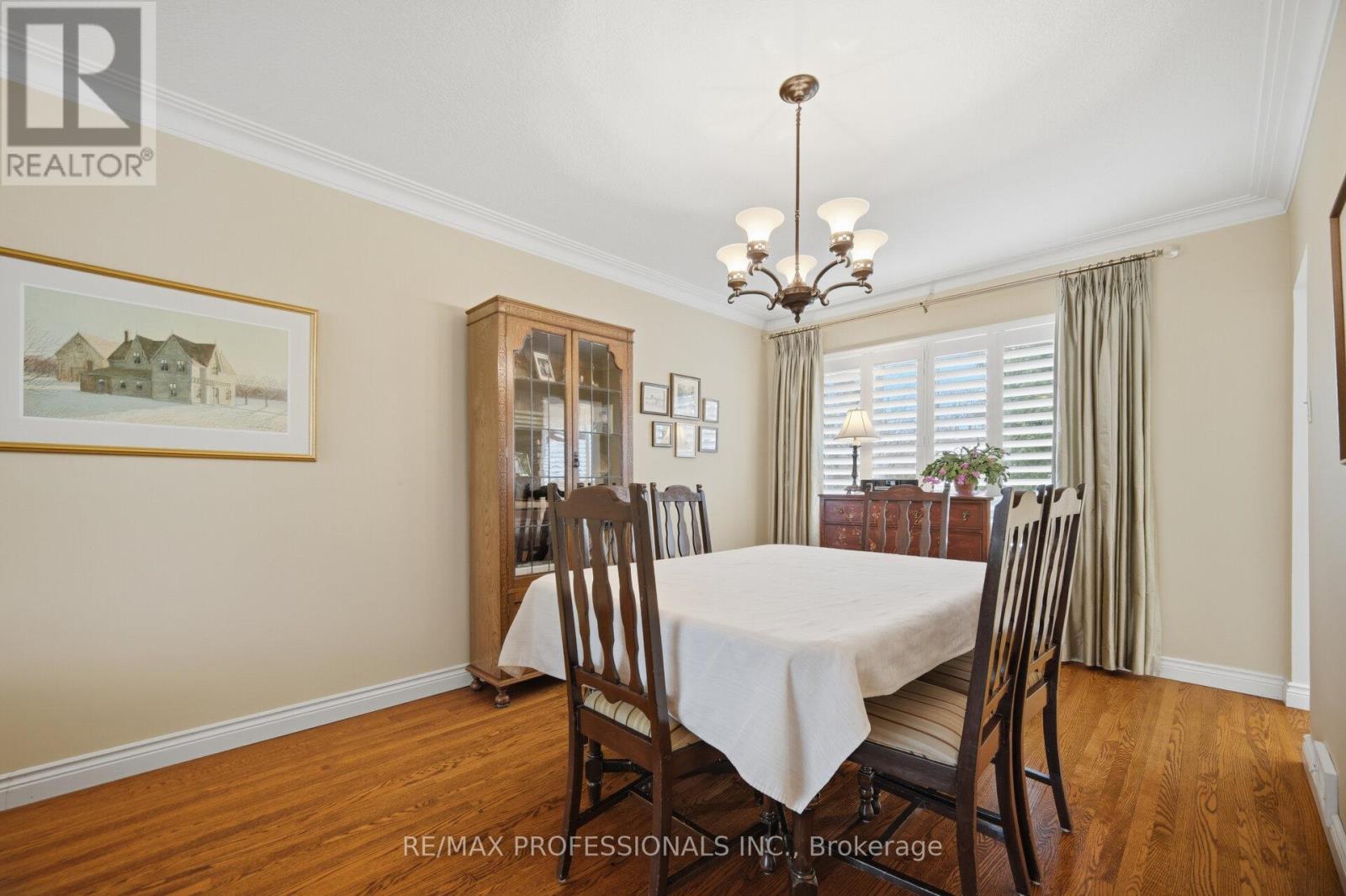 1448 Glenwatson Drive, Mississauga, Ontario  L5E 2V9 - Photo 10 - W12976920