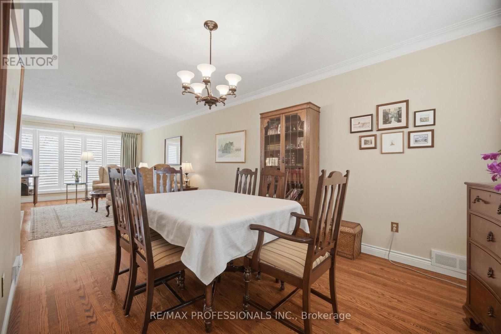 1448 Glenwatson Drive, Mississauga, Ontario  L5E 2V9 - Photo 11 - W12976920