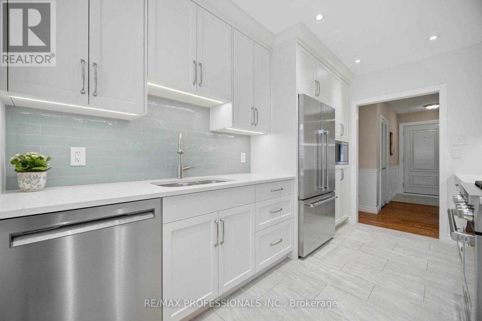 1448 Glenwatson Drive, Mississauga, Ontario  L5E 2V9 - Photo 14 - W12976920