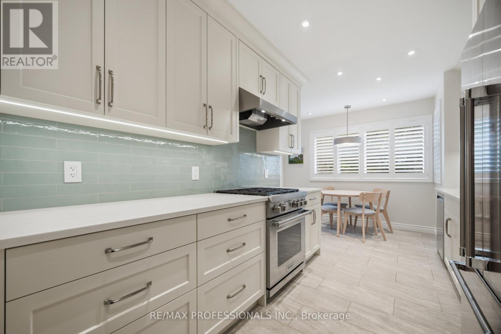 1448 Glenwatson Drive, Mississauga, Ontario  L5E 2V9 - Photo 15 - W12976920