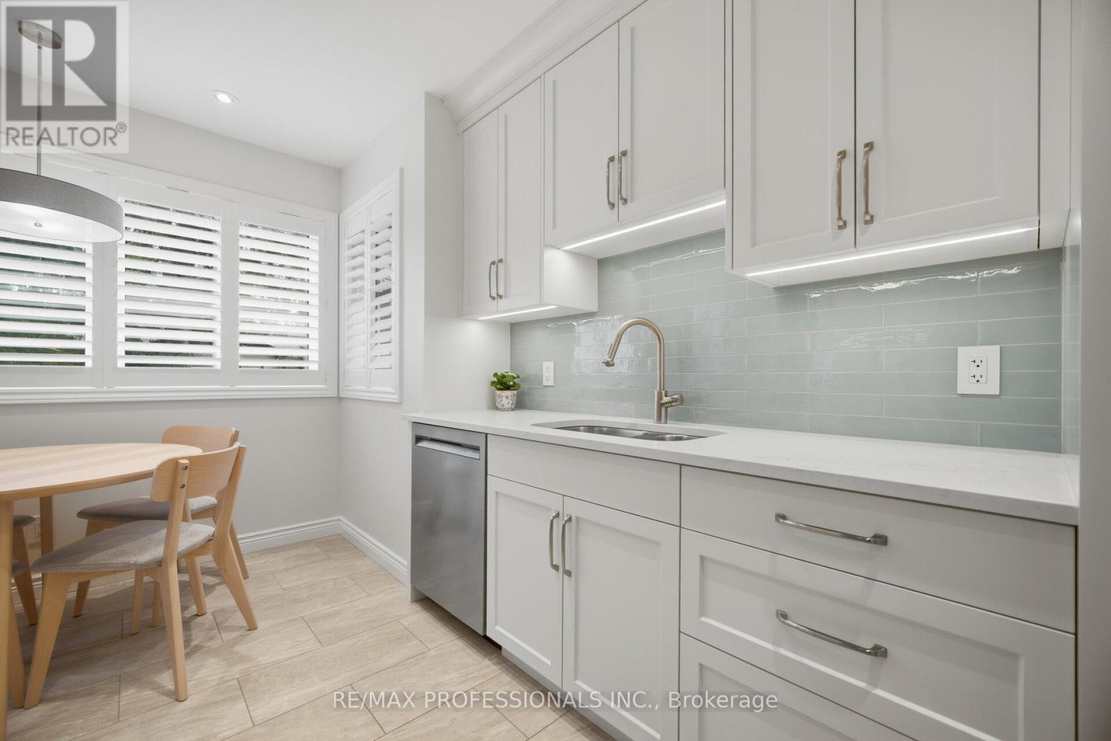 1448 Glenwatson Drive, Mississauga, Ontario  L5E 2V9 - Photo 16 - W12976920